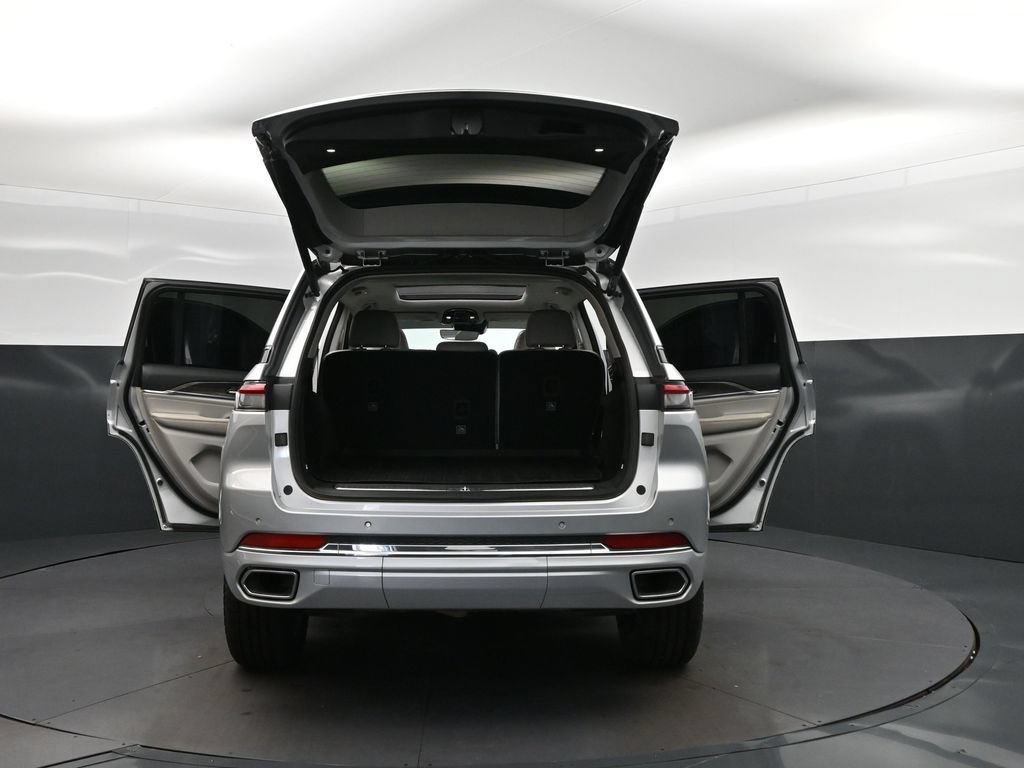 Used 2023 Jeep Grand Cherokee Overland RWD image 51