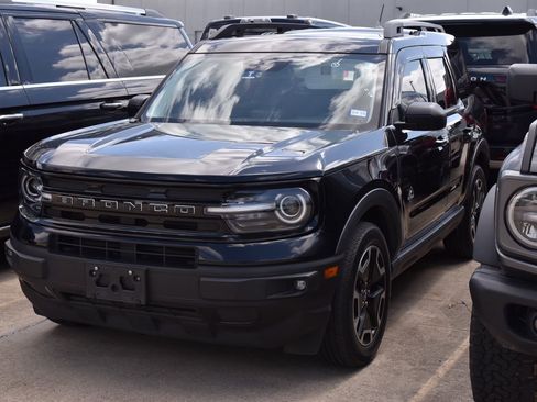 Used 2023 Ford Bronco Sport Outer Banks w/ Tech Package image 2