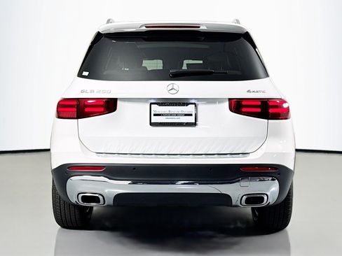 New 2026 Mercedes-Benz GLB 250 4MATIC image 3