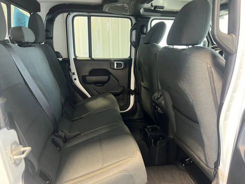 Used 2025 Jeep Gladiator Sport AWD/4WD image 20