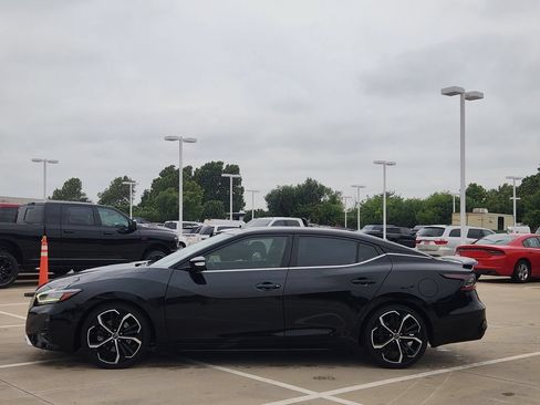 Used 2022 Nissan Maxima SR w/ Sport Mat Group FWD image 4