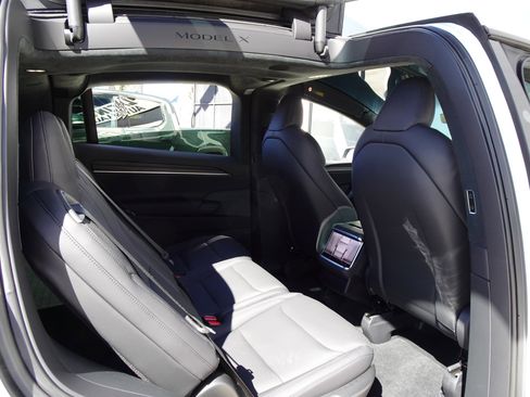 Used 2024 Tesla Model X image 18