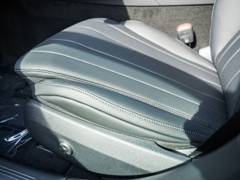 New 2026 Mercedes-Benz E 350 4MATIC Sedan image 35