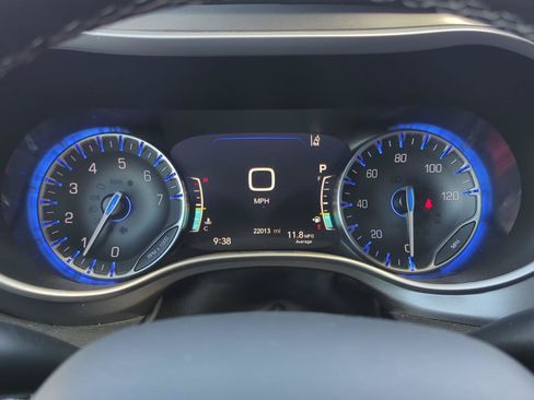 Used 2024 Chrysler Pacifica Touring-L FWD image 17