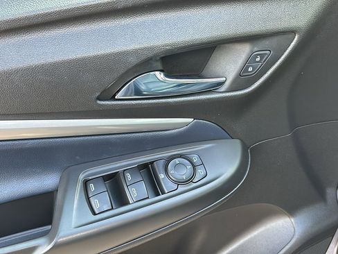 Used 2022 Chevrolet Bolt EUV LT w/ Convenience Package image 24