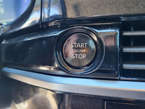 Used 2025 Nissan Pathfinder Platinum w/ Cargo Package image 22