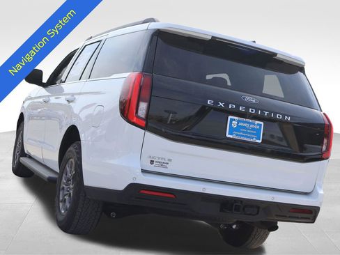 Certified 2025 Ford Expedition Active AWD/4WD image 3