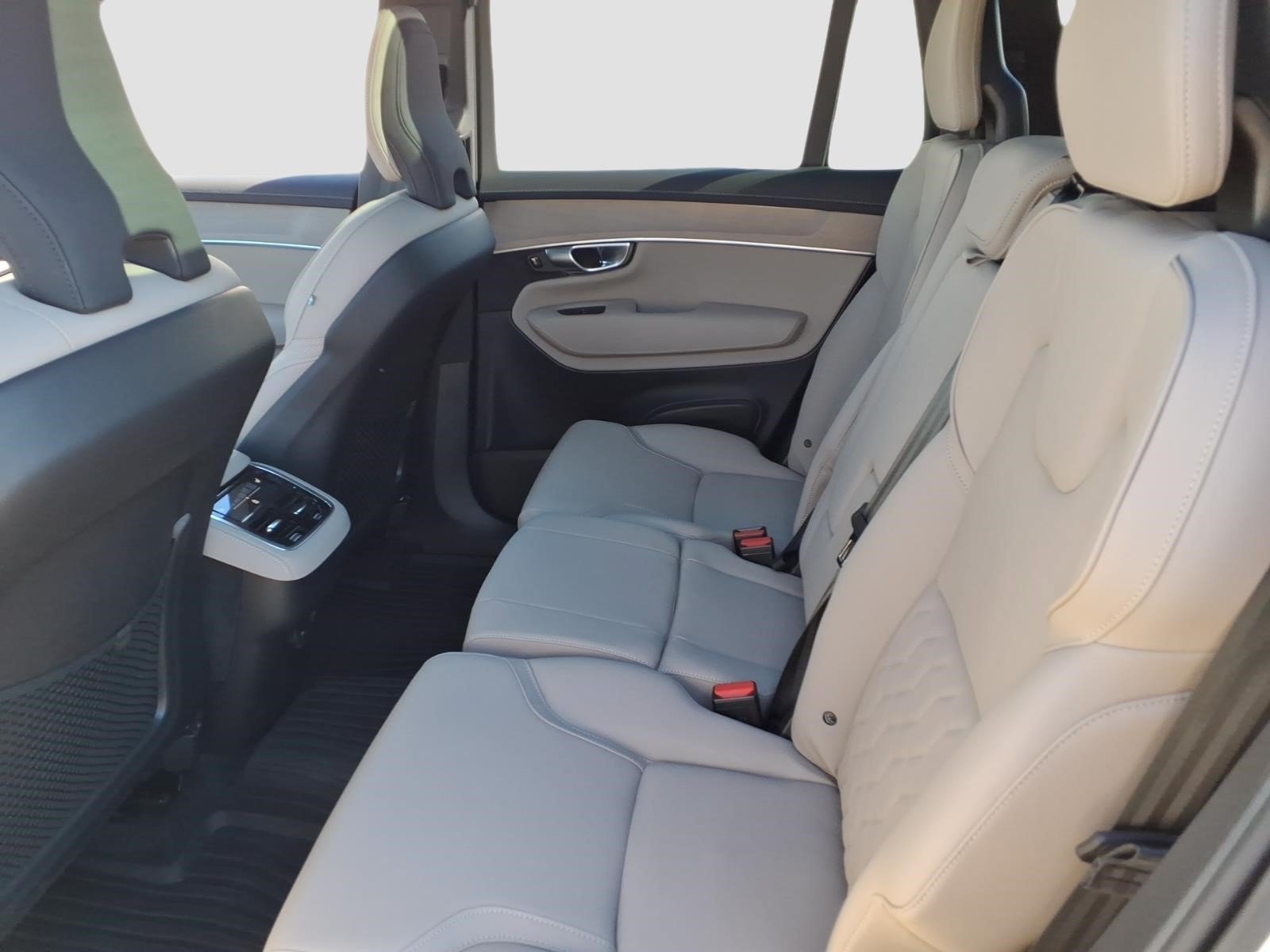 Used 2026 Volvo XC90 B6 Plus w/ Protection Package Premier AWD/4WD image 13