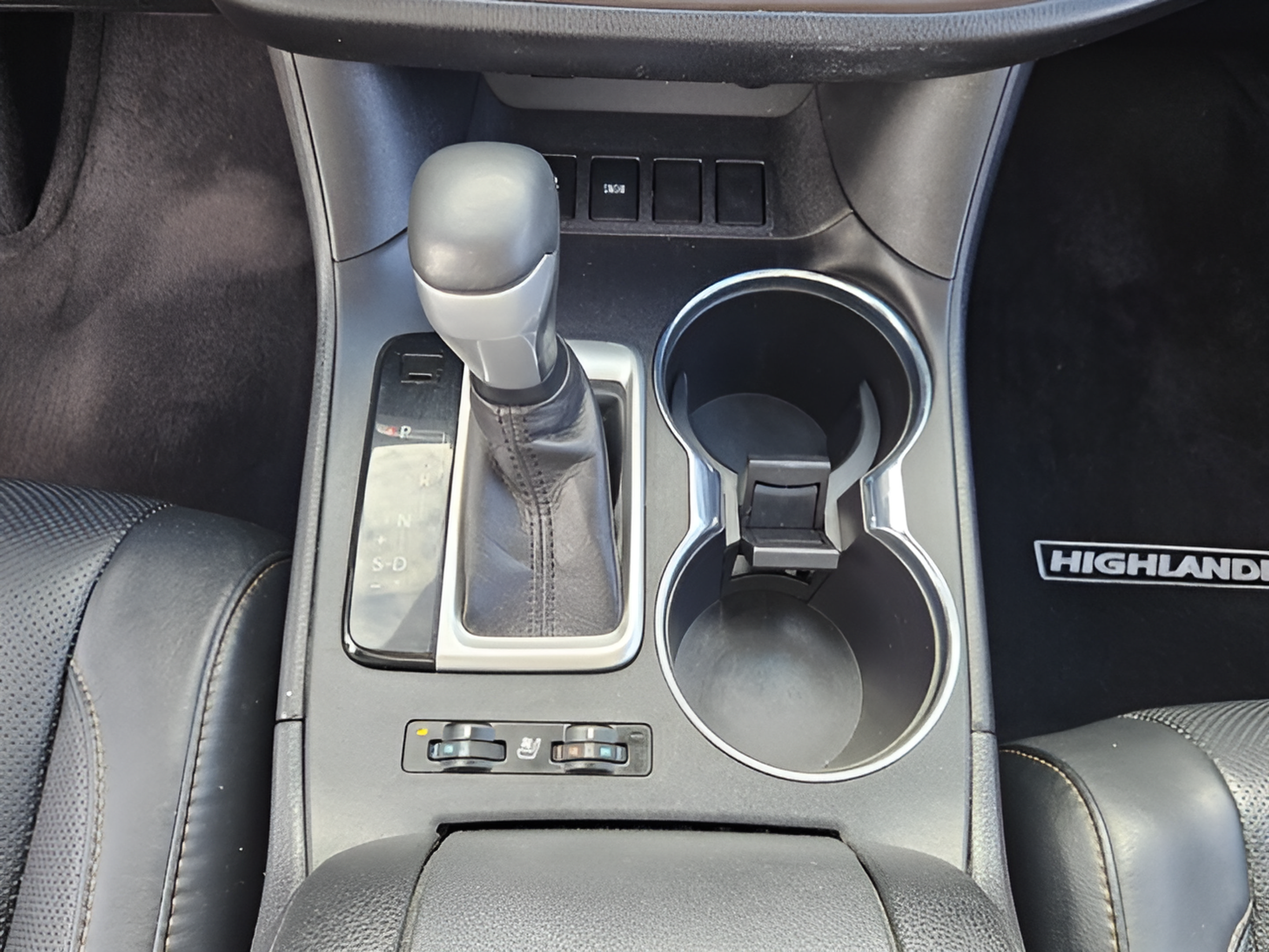 Used 2019 Toyota Highlander Limited FWD image 18
