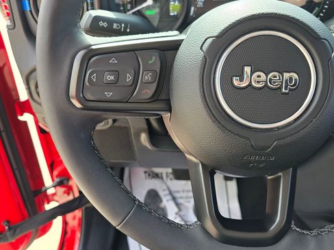 Used 2025 Jeep Wrangler Unlimited Rubicon 4xe w/ Convenience Group AWD/4WD image 39
