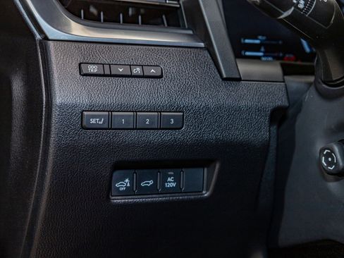 Used 2025 Lexus GX 550 w/ Accessory Package (2T) AWD/4WD image 18