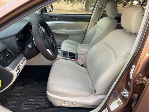 Used 2011 Subaru Outback 2.5i Premium w/ All-Weather Pkg image 10