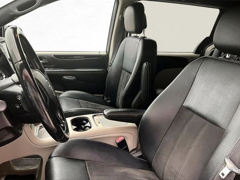 Used 2019 Dodge Grand Caravan SXT image 20