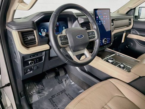 Used 2023 Ford Expedition Limited AWD/4WD image 9