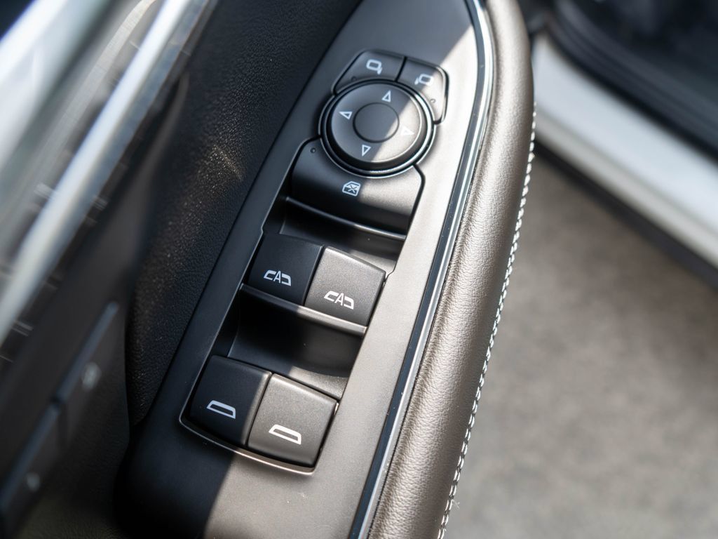 Certified 2023 Buick Envision Essence w/ Technology Package I AWD/4WD image 17