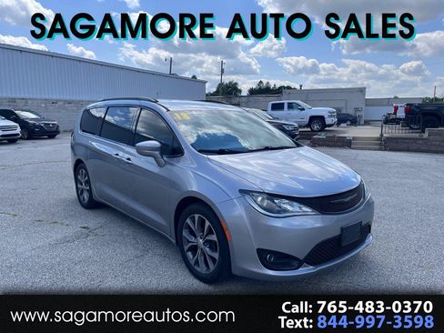 Used 2018 Chrysler Pacifica Touring-L Plus FWD image 1