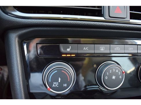 Used 2023 Volkswagen Taos SE w/ Panoramic Sunroof Package image 36