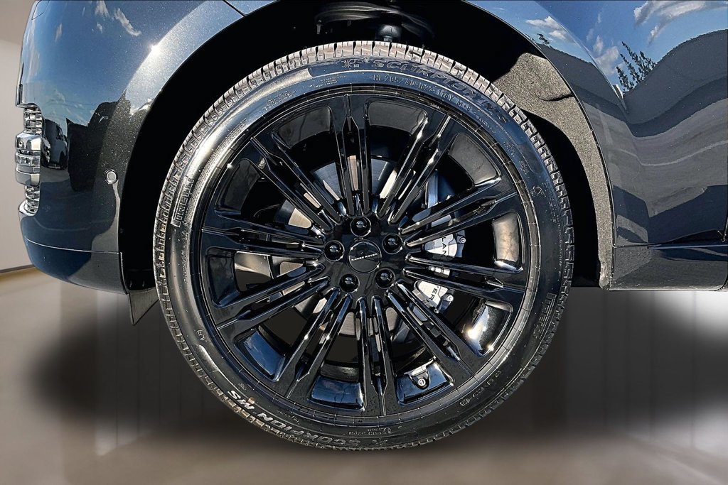 New 2026 Land Rover Range Rover Long Wheelbase SE AWD/4WD image 14