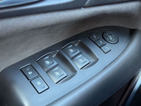 Used 2018 Cadillac Escalade Platinum image 11