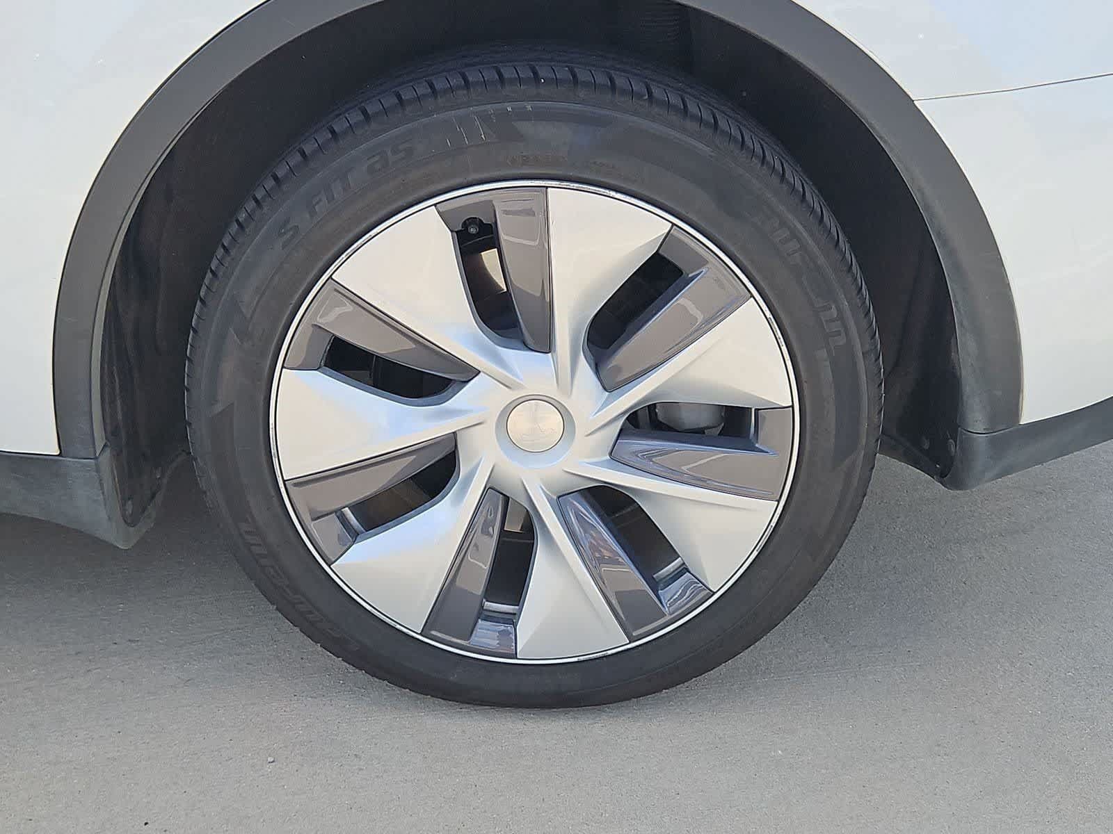 Used 2023 Tesla Model Y Long Range AWD/4WD image 13