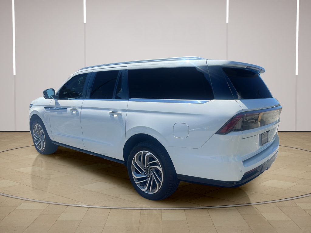 Used 2026 Lincoln Navigator L Reserve AWD/4WD image 3