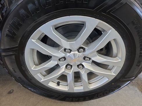 Used 2022 Chevrolet Tahoe LT w/ Luxury Package image 37