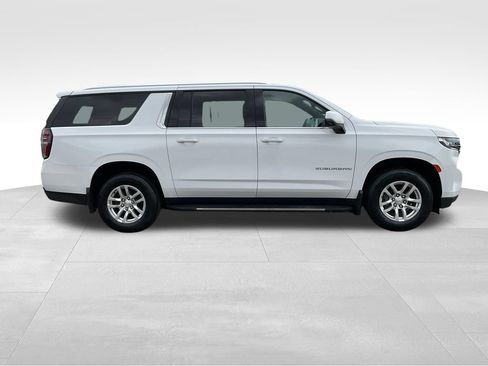 Certified 2022 Chevrolet Suburban LT w/ Luxury Package AWD/4WD image 26