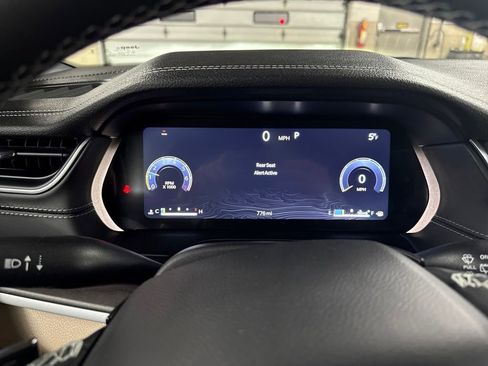 New 2025 Jeep Grand Cherokee Limited w/ Black Appearance Package image 16