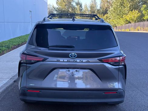 Used 2021 Toyota Sienna XLE w/ XLE Plus Package AWD/4WD image 5