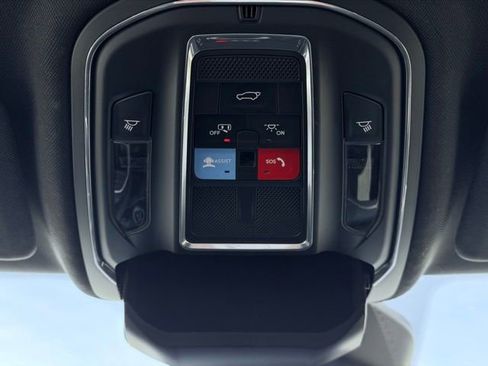 Used 2025 Jeep Grand Cherokee Altitude AWD/4WD image 40