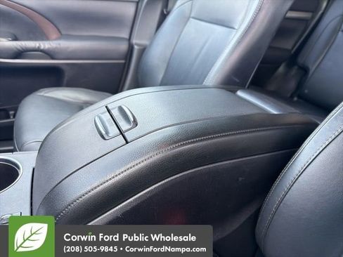 Used 2015 Toyota Highlander XLE image 23