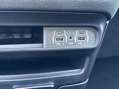 New 2025 Chrysler Pacifica Select image 8