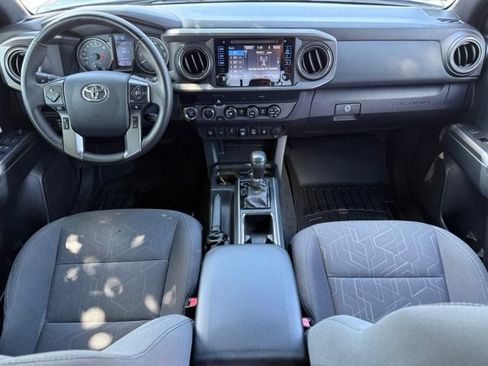 Used 2019 Toyota Tacoma TRD Off-Road w/ Technology Package AWD/4WD image 29