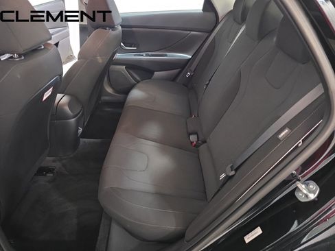 Used 2025 Hyundai Elantra SE image 31