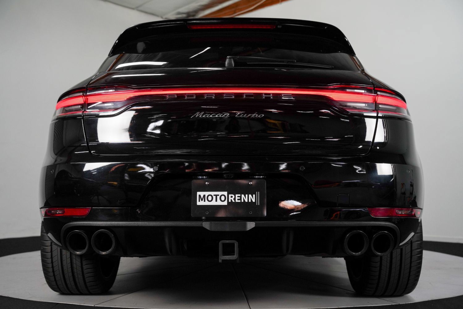 Used 2020 Porsche Macan Turbo AWD/4WD image 22