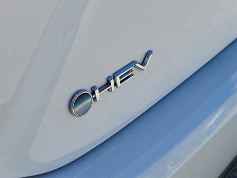 Used 2025 Toyota Camry LE image 7