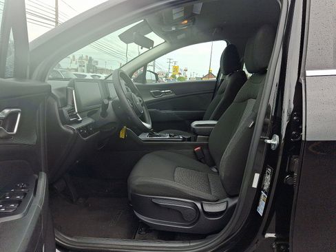 Used 2023 Kia Sportage LX image 14
