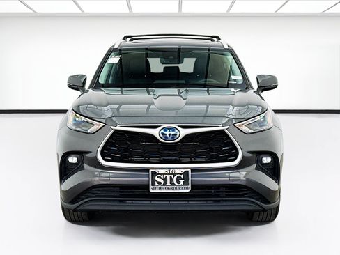 Used 2023 Toyota Highlander XLE w/ Protection Package #3 (TMS) AWD/4WD image 2