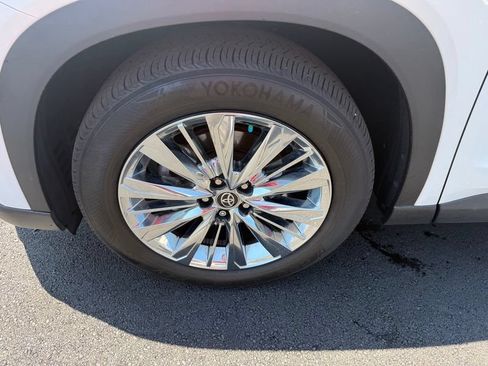 Used 2024 Toyota Grand Highlander AWD image 15