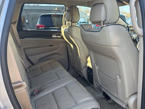 Used 2017 Jeep Grand Cherokee Overland w/ Jeep Active Safety Group image 20