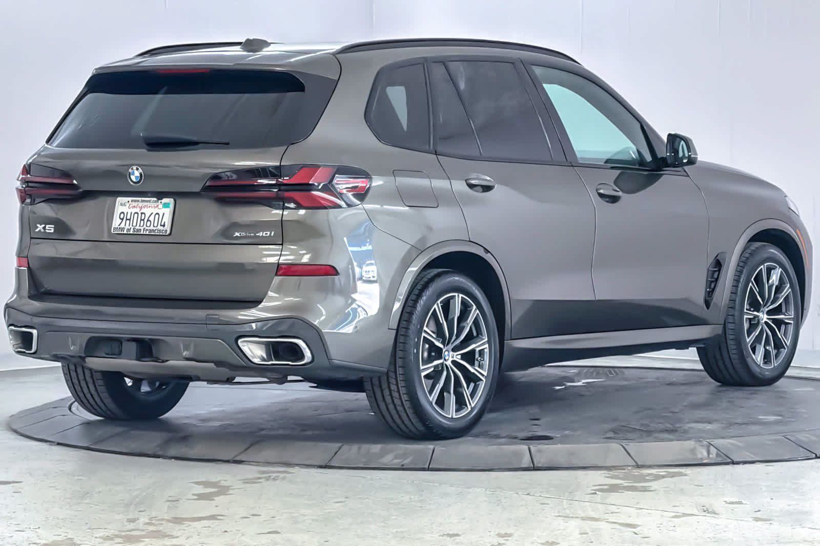 Used 2024 BMW X5 xDrive40i w/ M Sport Package AWD/4WD image 2