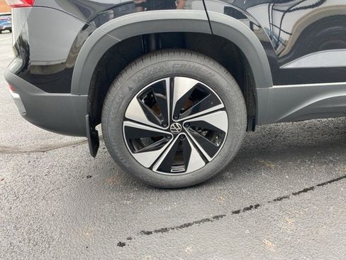 New 2024 Volkswagen Taos SE image 23