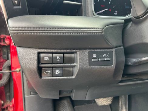 Used 2022 Toyota Avalon XLE w/ Moonroof Package FWD image 16