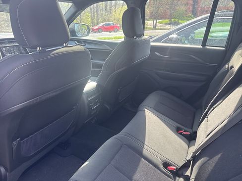 Used 2025 Jeep Grand Cherokee Laredo X w/ Luxury Tech Group I AWD/4WD image 8