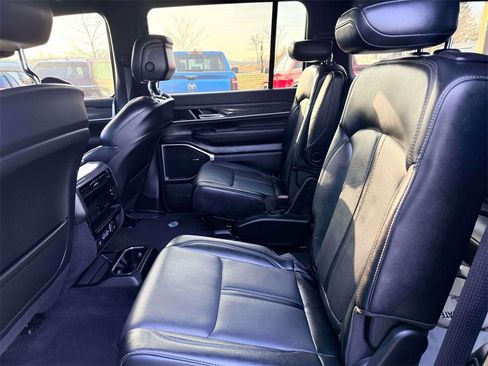 Used 2022 Jeep Wagoneer Series III w/ Flexible Seating Group image 9