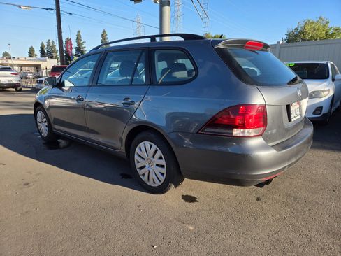 Used 2011 Volkswagen Jetta SE image 2