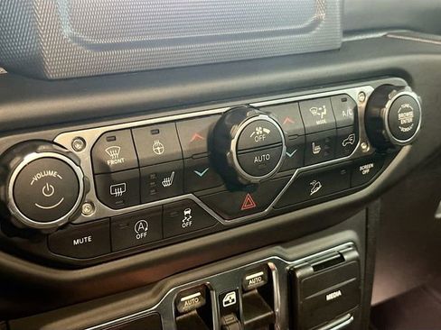 Used 2019 Jeep Wrangler Unlimited Sport S image 16