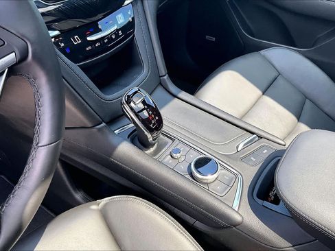 Used 2025 Cadillac XT6 Premium Luxury FWD image 15