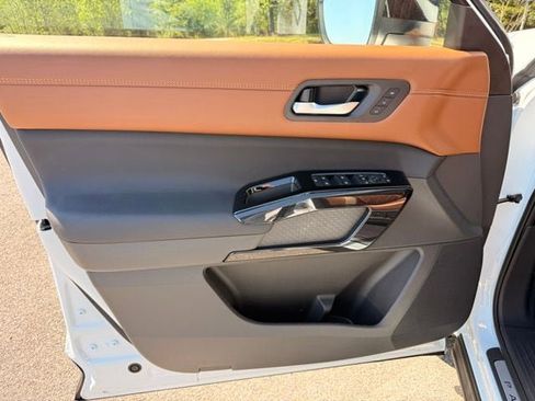 New 2026 Nissan Pathfinder Platinum AWD/4WD image 10