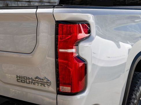 Used 2024 Chevrolet Silverado 2500 High Country w/ High Country Premium Package AWD/4WD image 37
